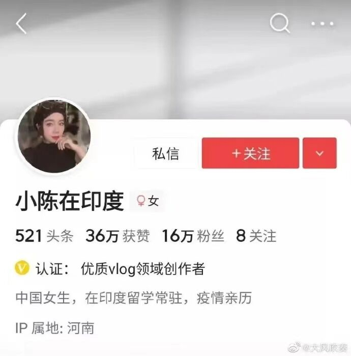 轻松一刻：大庭广众之下，俩男生靠这么近不合适吧