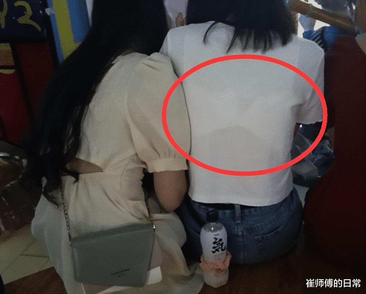 神回复:肇事逃逸车的碎片,请问是什么车? 神回复:肇事逃逸车的碎片,请问是什么车?