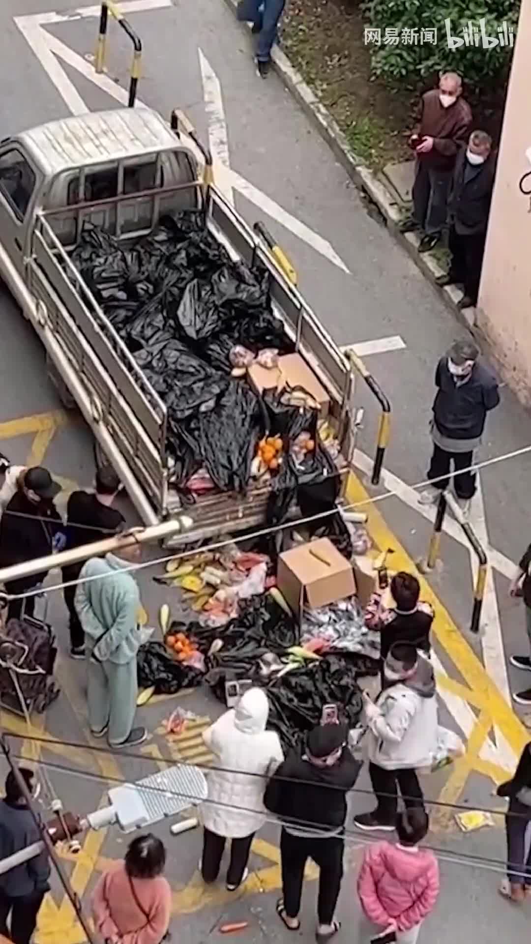 轻松一刻:女贼半夜求刺激,偷人岂不是更刺激? 轻松一刻:女贼半夜求刺激,偷人岂不是更刺激?