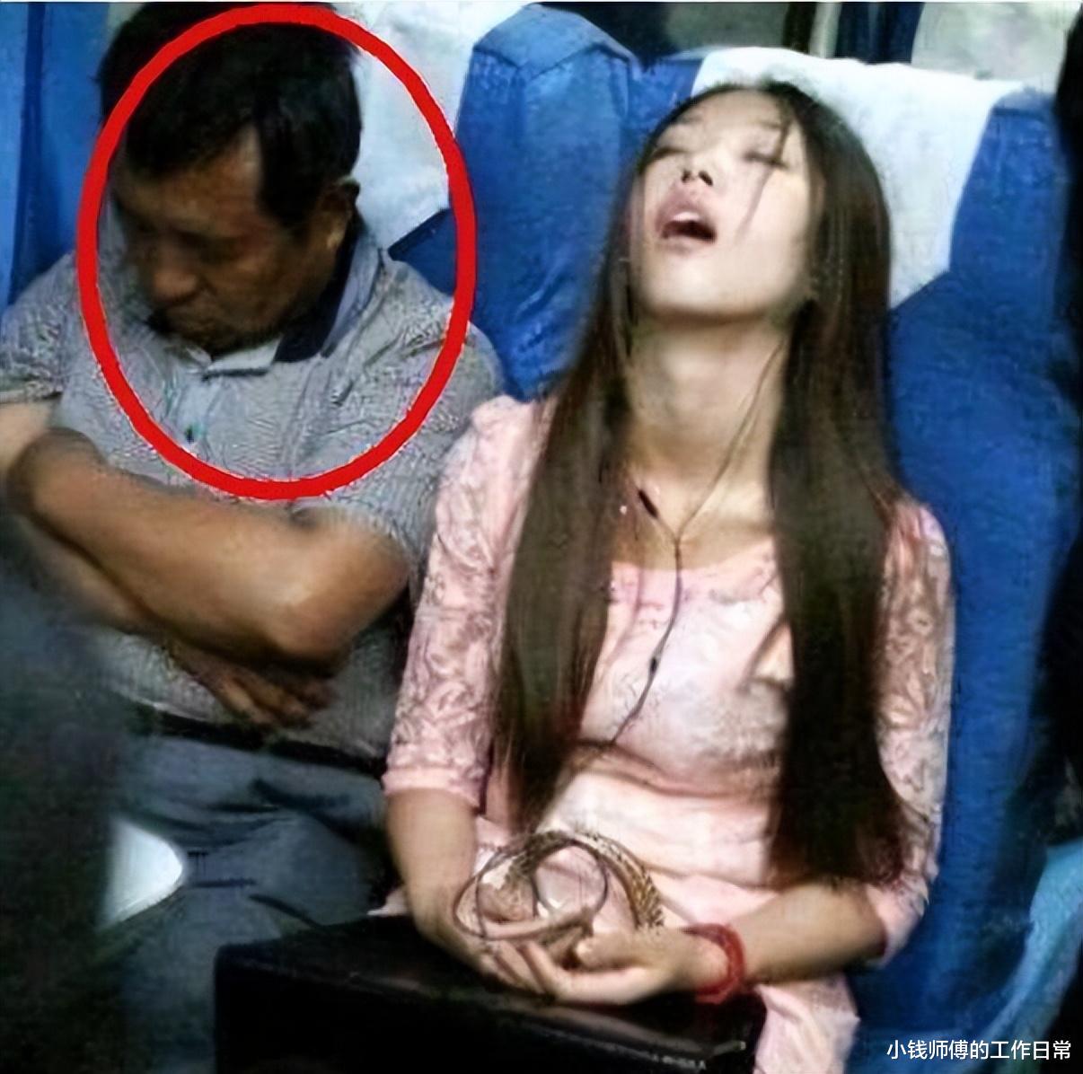 小姑娘看得出来你挺困的,但是自己坐火车一定要注意安全! 小姑娘看得出来你挺困的,但是自己坐火车一定要注意安全!