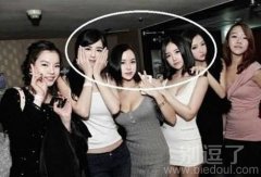 长得几乎相似的妹子。