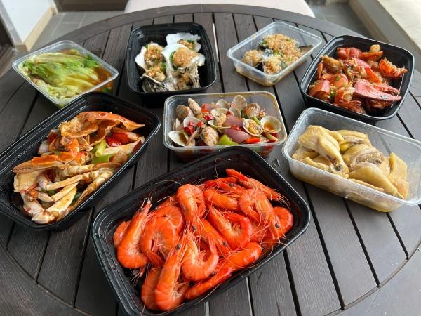 妈妈带着孩子吃饭 妈妈带着孩子吃饭