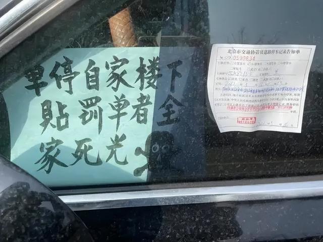 “程序员在网上晒出了与领导吃饭时的照片!”哇哈哈哈哈 “程序员在网上晒出了与领导吃饭时的照片!”哇哈哈哈哈