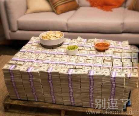 家里吃饭的桌子没了,就先凑合着用吧 家里吃饭的桌子没了,就先凑合着用吧
