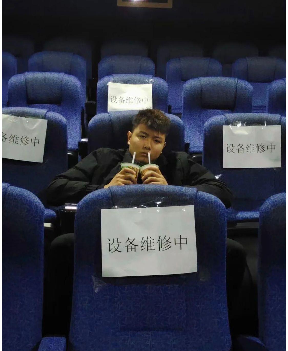 轻松一刻:遇到这样娇弱的女邻居,你会开门吗? 轻松一刻:遇到这样娇弱的女邻居,你会开门吗?