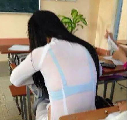 穿的好凉快美女搞笑图 穿的好凉快美女搞笑图