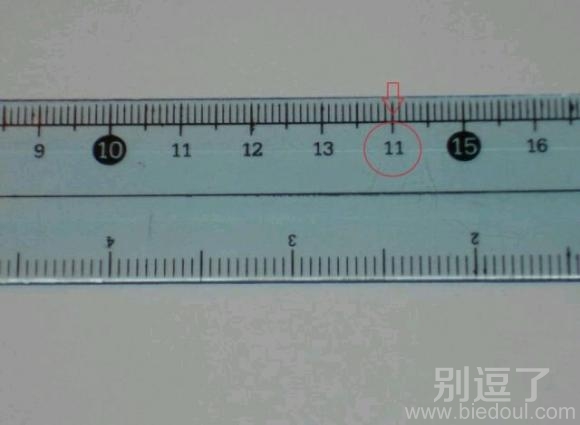 一根有故事的尺子。