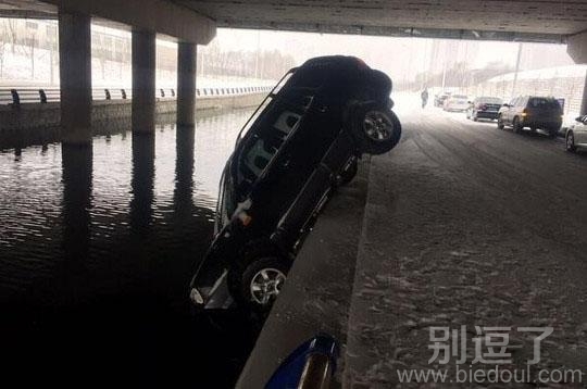 这跳水的姿势,难度系数90分 这跳水的姿势,难度系数90分
