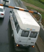 爆笑雷图创意连连。