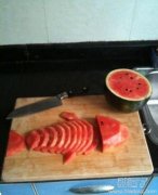 寂寞的孩纸是这样切西瓜的