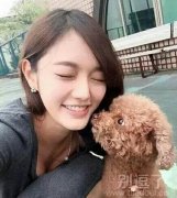 美女的诱惑谁都挡不住呀