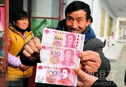 现在冥币都这么逼真了 现在冥币都这么逼真了