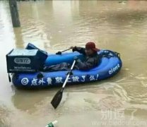 外卖小哥好敬业呀 外卖小哥好敬业呀