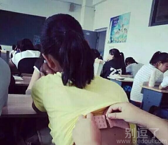 妹子居然没有反应