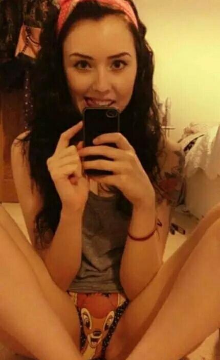 专心自拍的 女子 专心自拍的 女子