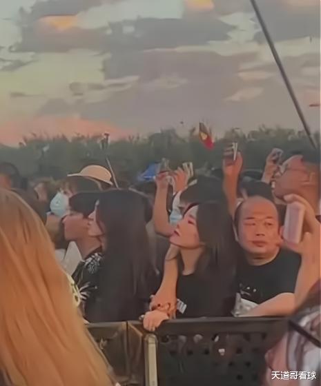 “孩子造句,母亲暴跳如雷,父亲多天不敢回家!”哈哈哈 “孩子造句,母亲暴跳如雷,父亲多天不敢回家!”哈哈哈