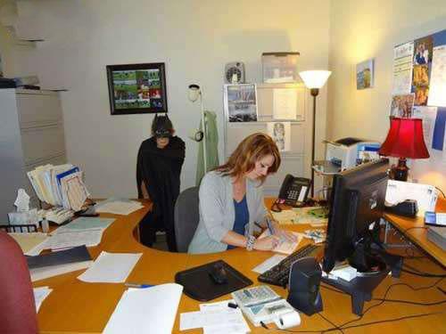 美女，不要回头，要不然会被吓到的！