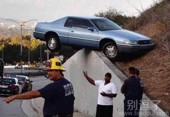 这是怎么撞上去的。 这是怎么撞上去的。