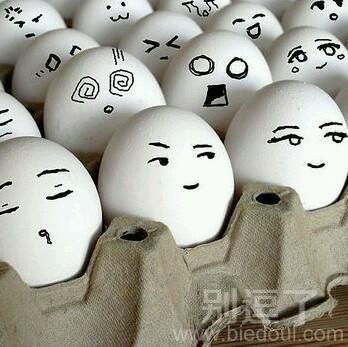 一群鸡蛋的表情。 一群鸡蛋的表情。