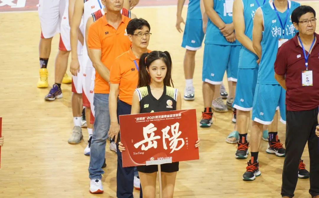 这么大的手办,可以送我两个吗? 这么大的手办,可以送我两个吗?