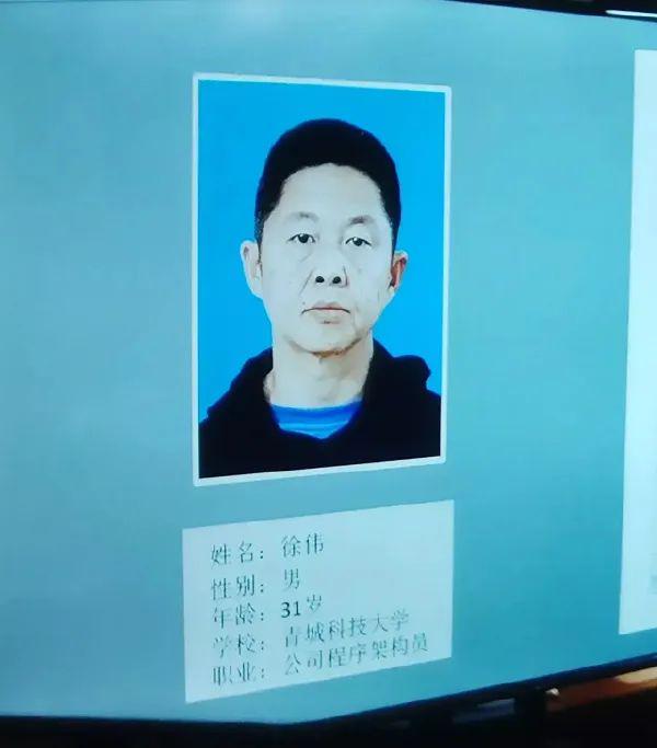 这么大的手办,可以送我两个吗? 这么大的手办,可以送我两个吗?