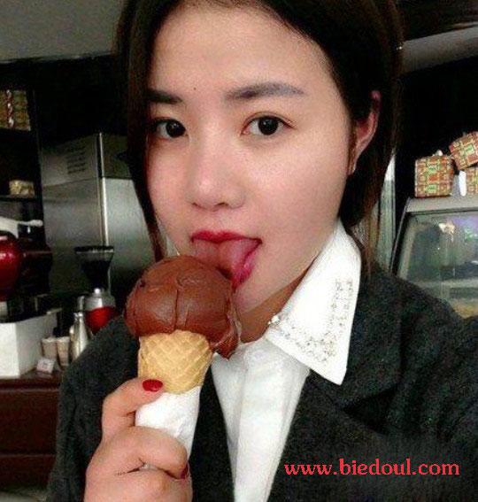 看妹子,这样吃冰激凌好激动呀! 看妹子,这样吃冰激凌好激动呀!