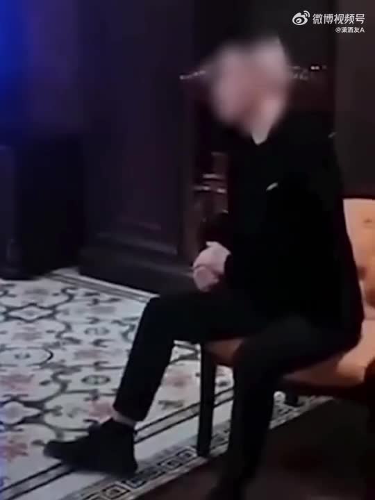 轻松一刻:上钟路上背单词,努力不分身份与职业 轻松一刻:上钟路上背单词,努力不分身份与职业