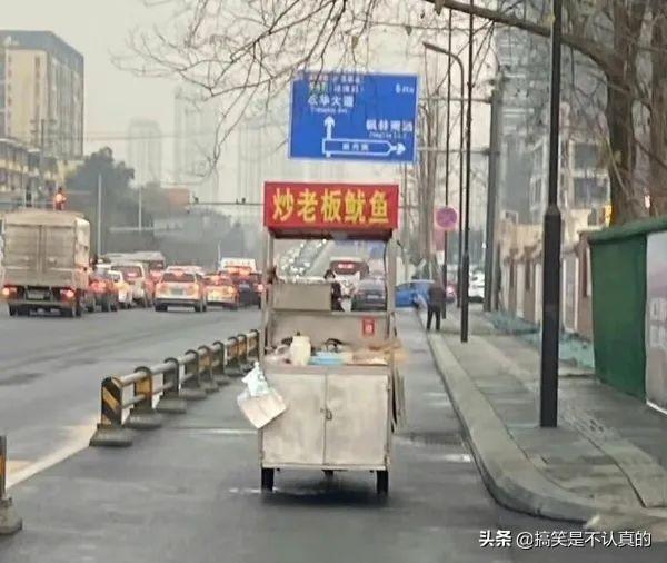 妹子,你是认真的吗,穿着裙子做电焊,就不觉得尴尬吗,长点心吧 妹子,你是认真的吗,穿着裙子做电焊,就不觉得尴尬吗,长点心吧