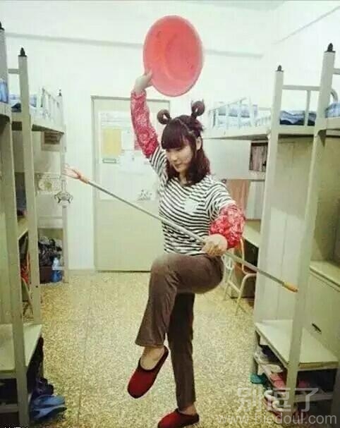 我觉得妹子模仿的是闰土