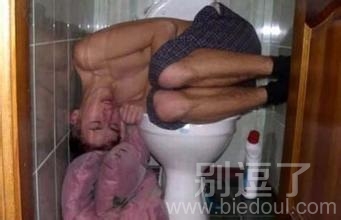 厕所睡大觉 厕所睡大觉