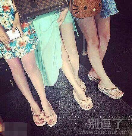 妹子你的手在摸哪里 妹子你的手在摸哪里