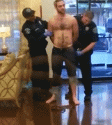 警察竟然把丁丁当成手枪，