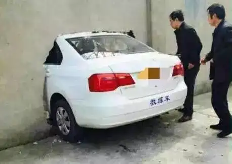 轻松一刻：已婚少妇出轨被耍，什么水这么深？