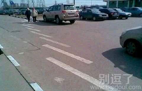 这斑马线牛逼,顺风顺水啊 这斑马线牛逼,顺风顺水啊