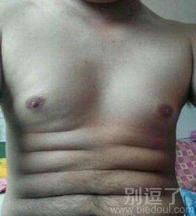 一个男人的六块腹肌。。