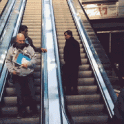 大叔你参照物选错了 大叔你参照物选错了