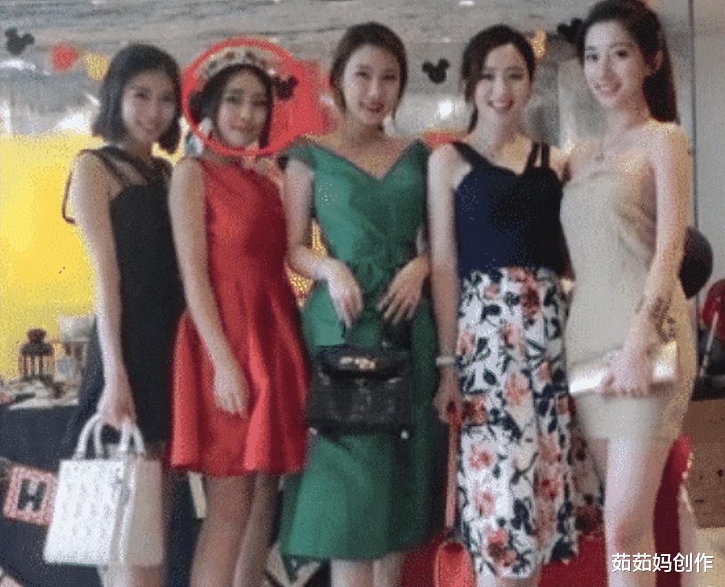 这是我女友的袜子,我想看看各位女友的袜子是不是也这样? 这是我女友的袜子,我想看看各位女友的袜子是不是也这样?