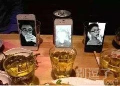 开视频和啤酒。。。 开视频和啤酒。。。