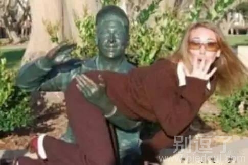 哈哈,我就默默看着不说话 哈哈,我就默默看着不说话