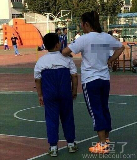 脖子以下全都是腿 脖子以下全都是腿