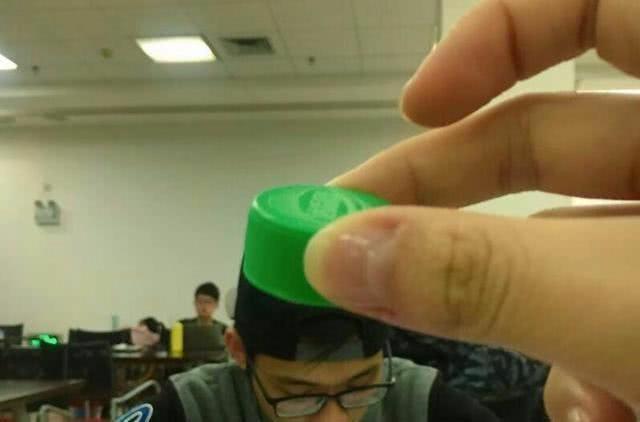 男朋友出差去了,自己睡一张大床就是舒服,想怎么睡就怎么睡 男朋友出差去了,自己睡一张大床就是舒服,想怎么睡就怎么睡