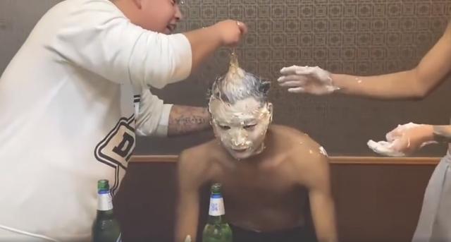 “想赚钱想疯了!”模特姿势太羞耻!老司机也顶不住 “想赚钱想疯了!”模特姿势太羞耻!老司机也顶不住