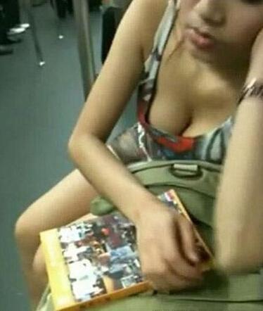 爆笑美女图片这睡姿很撩人