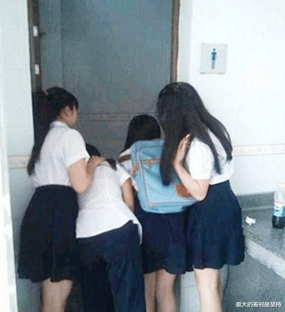 “老婆坐老板的车出差,这墨镜有点不对劲啊...”哈哈哈哈~兄弟淡定! “老婆坐老板的车出差,这墨镜有点不对劲啊...”哈哈哈哈~兄弟淡定!
