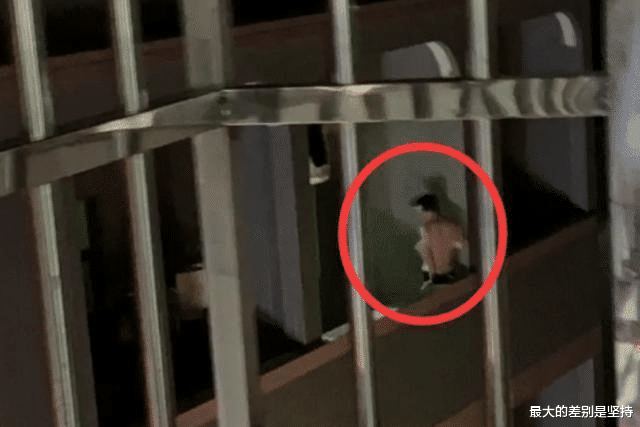 “老婆坐老板的车出差,这墨镜有点不对劲啊...”哈哈哈哈~兄弟淡定! “老婆坐老板的车出差,这墨镜有点不对劲啊...”哈哈哈哈~兄弟淡定!