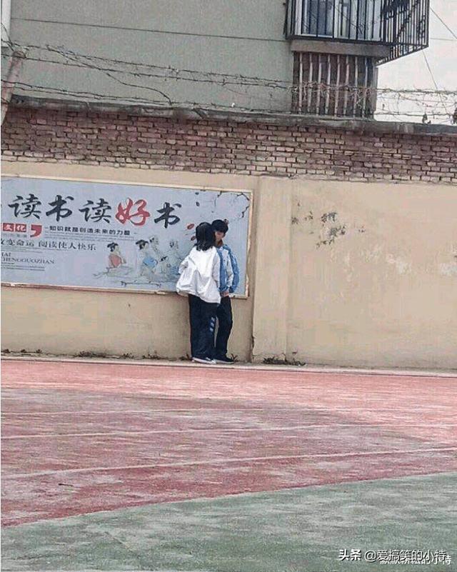 “有人知道不带穷字却很穷的句子吗”,这夏洛莫名躺枪,哈哈哈 “有人知道不带穷字却很穷的句子吗”,这夏洛莫名躺枪,哈哈哈