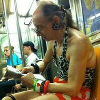 今天在地铁上碰见的性感老外