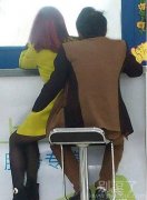 正在买手机的人。。 正在买手机的人。。