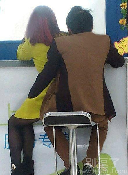 正在买手机的人。。 正在买手机的人。。