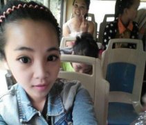 姐姐，你抢我的镜 了
